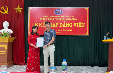 Lễ kết nạp Đảng cho các quần chúng ưu tú Công ty sen vòi Viglacera